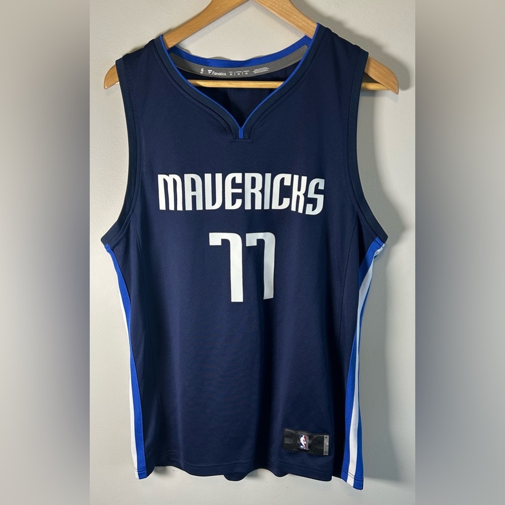 Fanatics NBA Dallas Mavericks Luka Doncic Mens Blue Basketball Jersey - Size M